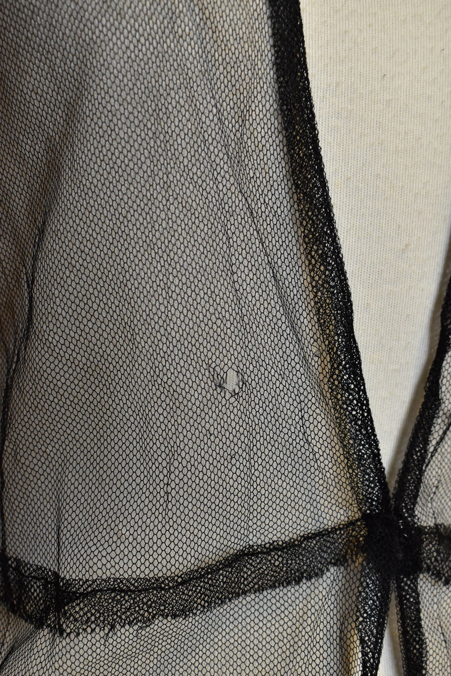 Vintage 1940's Netted Mesh Dressing Gown with Floral Appliquè