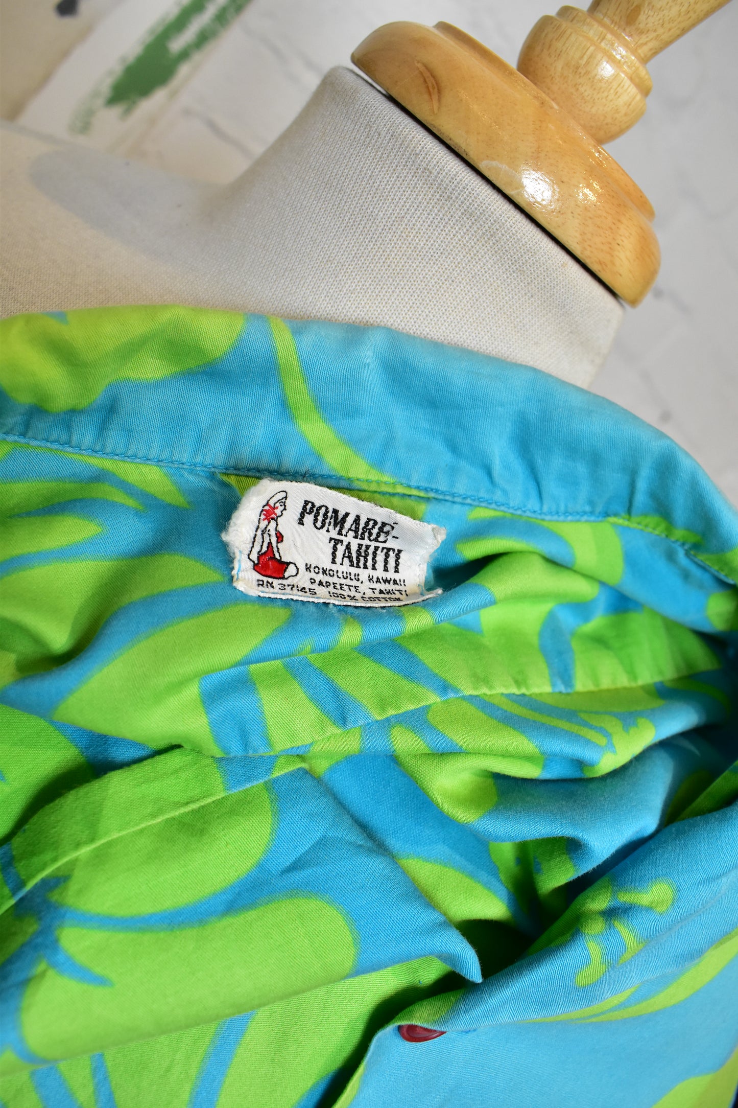 Vintage 1970s "Pomare-Tahiti" Tropical Button Down Shirt