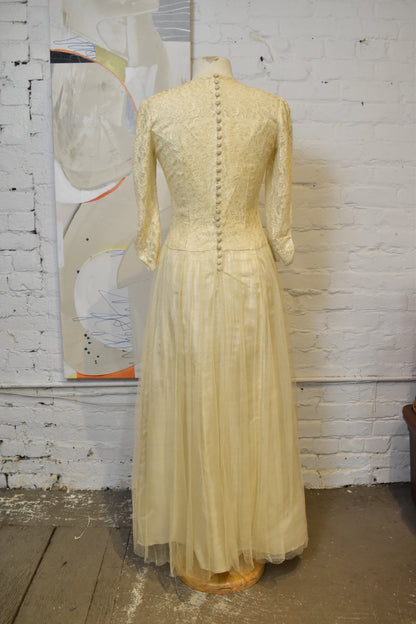 Vintage 1960's Ivory Lace and Tulle Long Sleeve Wedding Dress