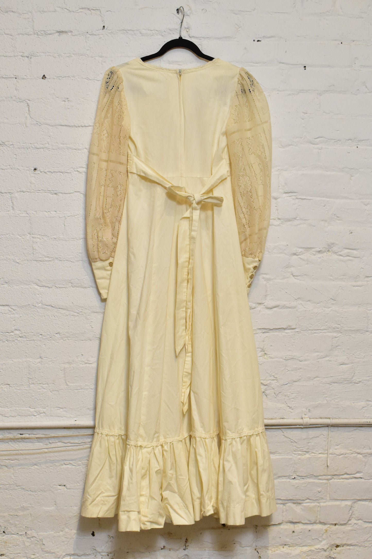 Vintage 1960's "Gunne Sax" Cream Cotton Mutton Sleeve Lace Gown