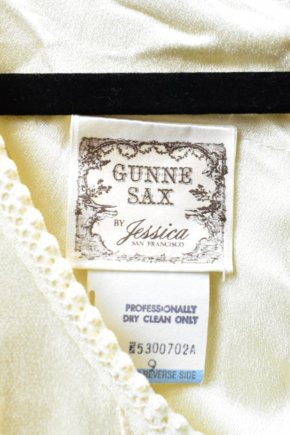 Vintage 1970s "Gunne Sax" Ivory Pearl Peasant Ruffle Gown Dress