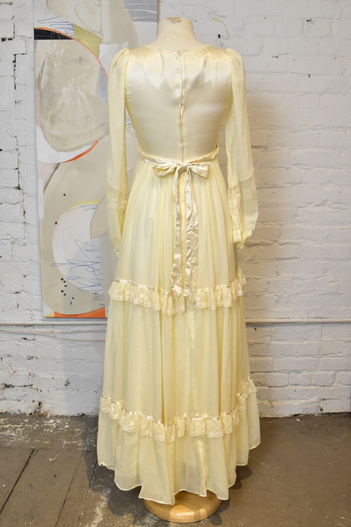 Vintage 1970s "Gunne Sax" Ivory Pearl Peasant Ruffle Gown Dress