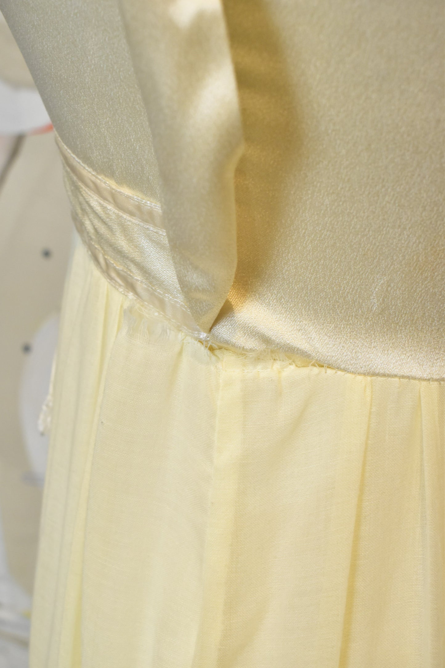 Vintage 1970s "Gunne Sax" Ivory Pearl Peasant Ruffle Gown Dress