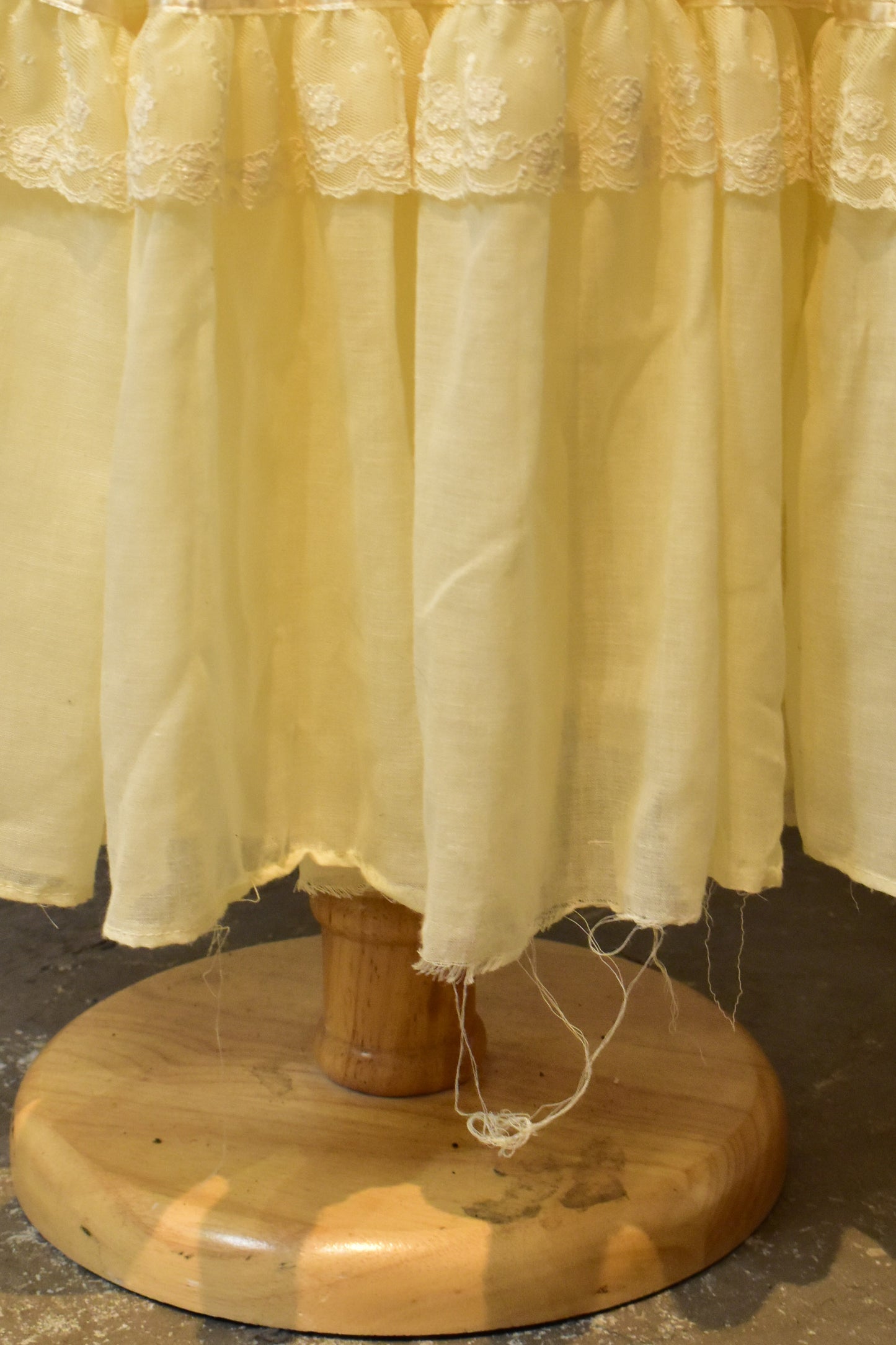 Vintage 1970s "Gunne Sax" Ivory Pearl Peasant Ruffle Gown Dress