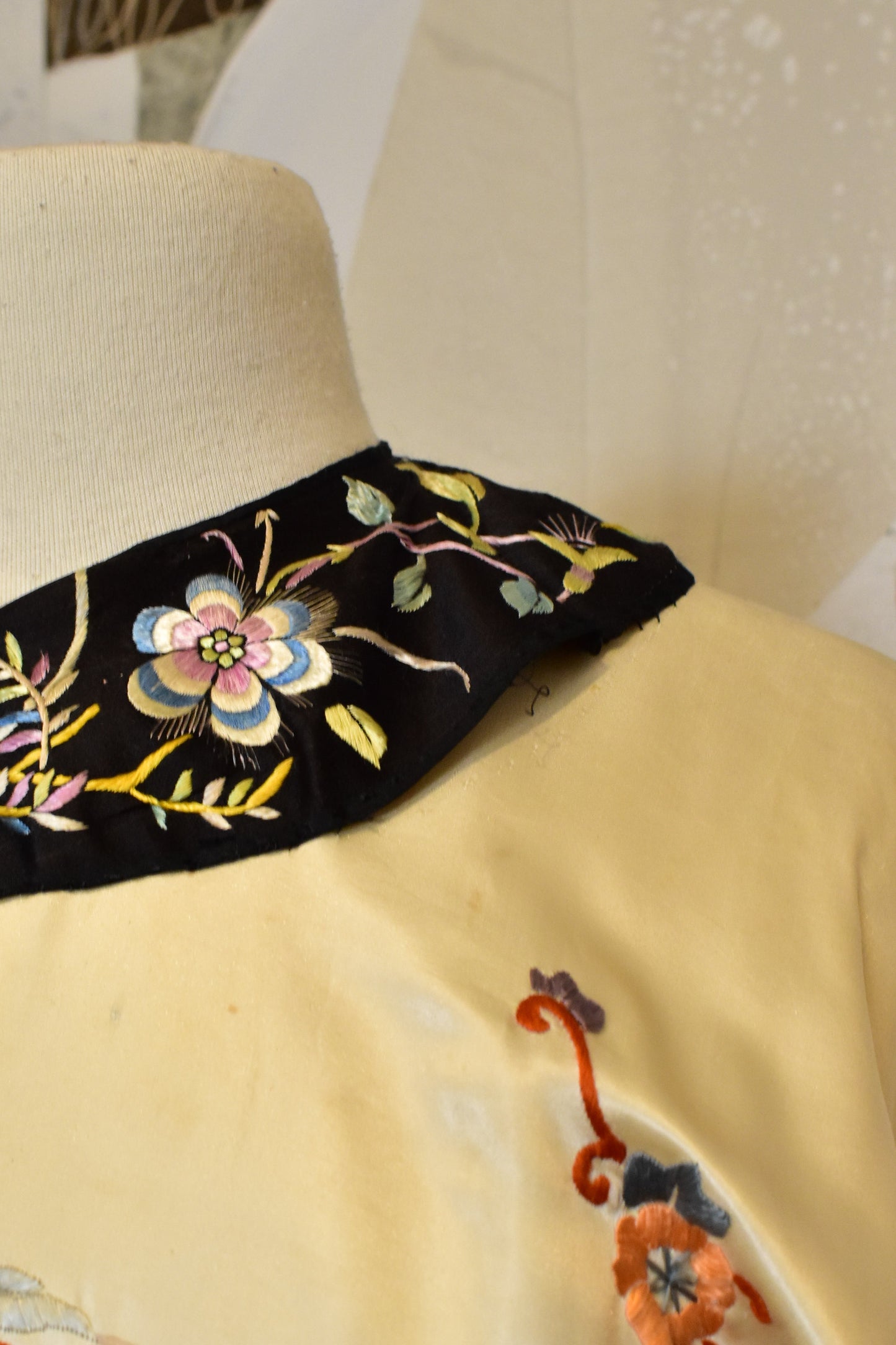 Vintage 1930s Silk Embroidered Chinese Robe