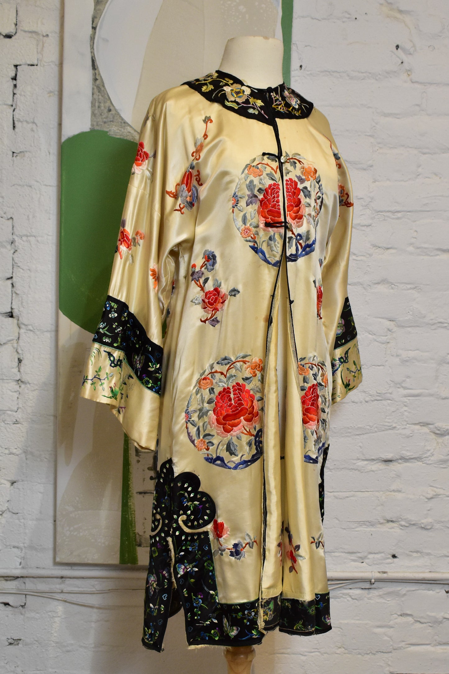 Vintage 1930s Silk Embroidered Chinese Robe