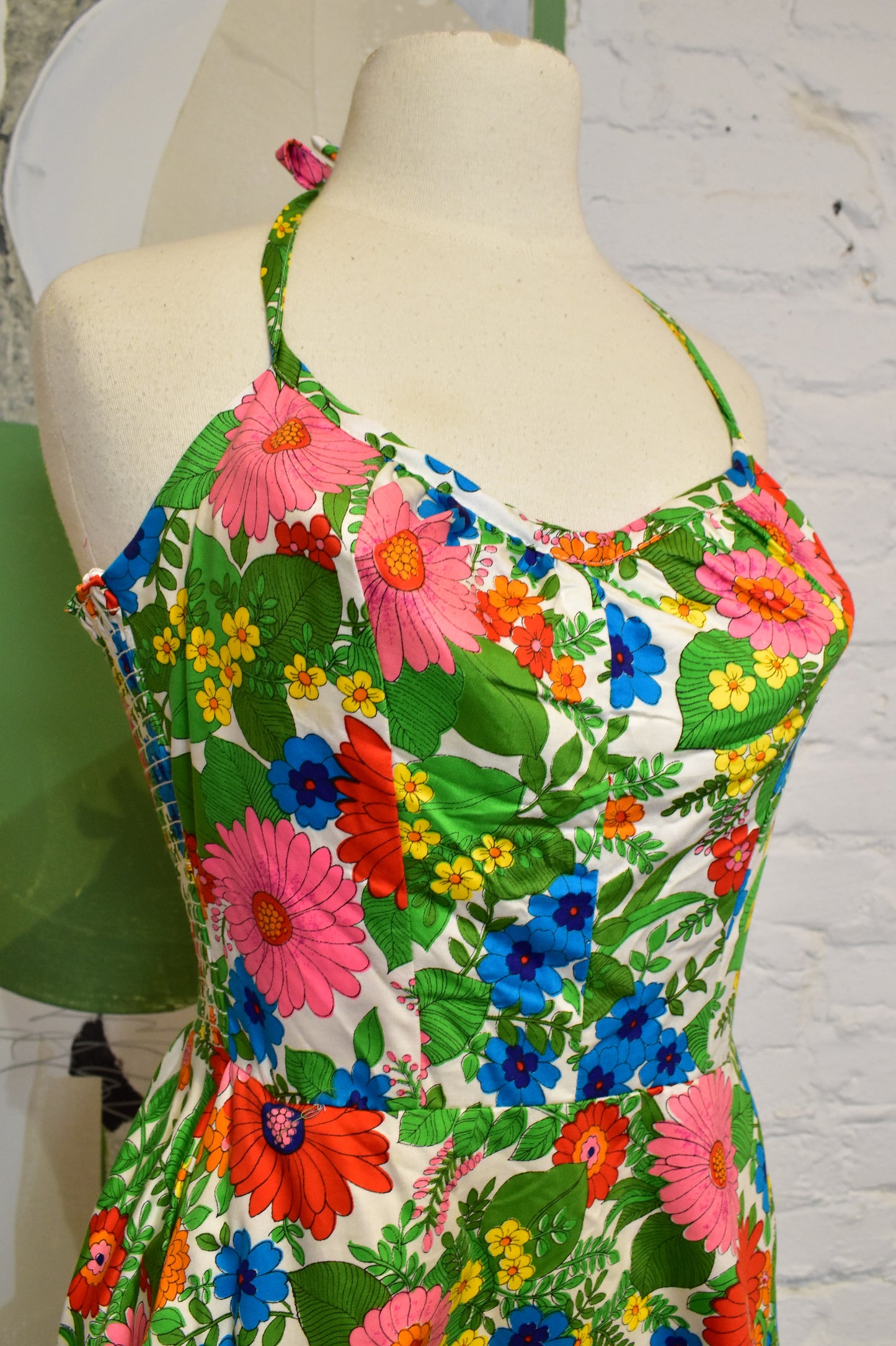 Vintage 1950s Hawaiian Floral Halter Dress