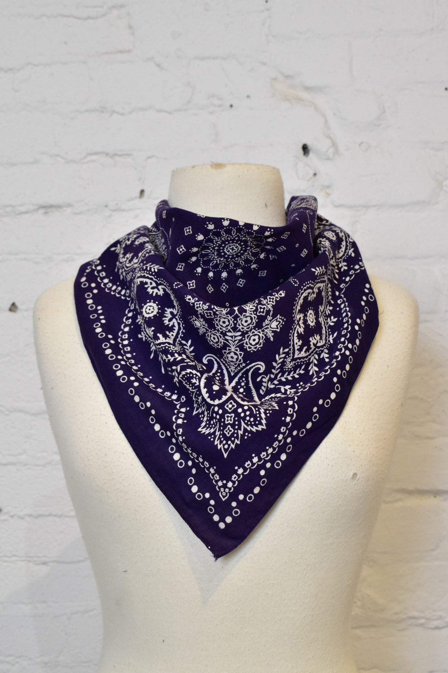 Vintage 1950s Navy Blue Trunk Up Bandana