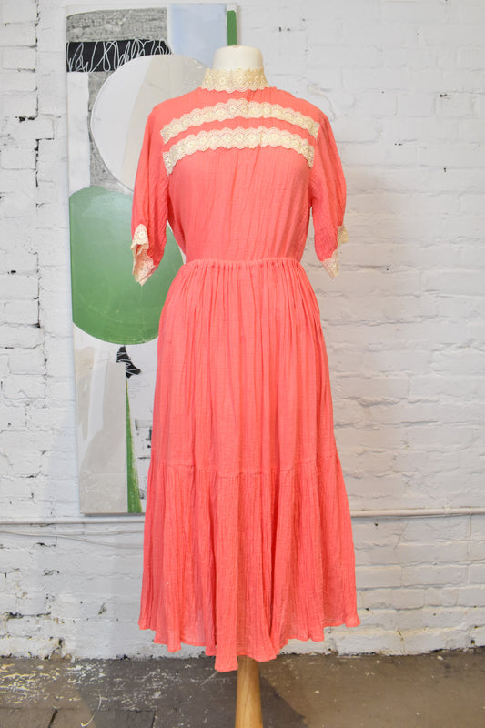 Vintage 1970s Coral Pink Cotton Set With Lace Collar And Trim