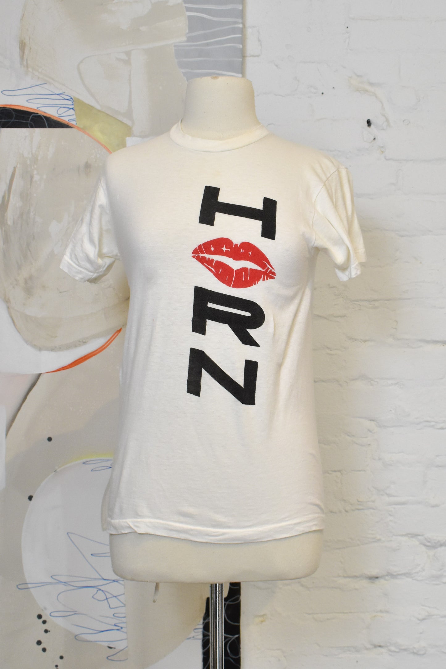 Vintage 1980s HORN Kiss Graphic T-Shirt