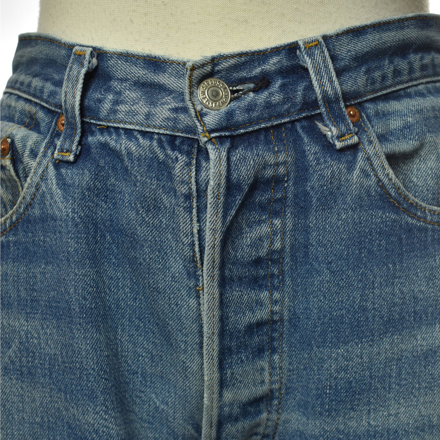 Vintage 80s Levis 1501 0117 Paper Tag Made in USA Button Fly Jeans 32" Waist