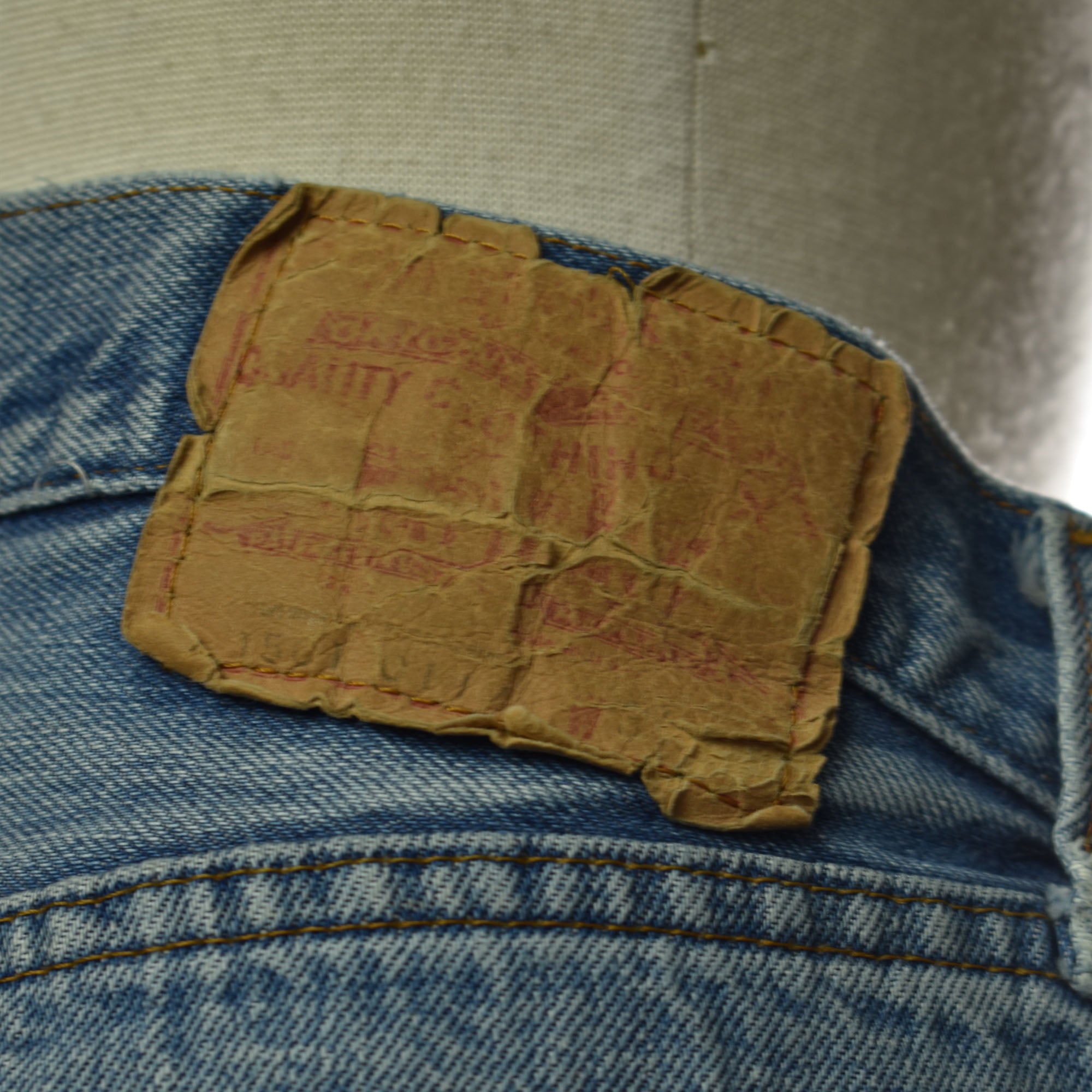 Vintage 80s Levis 1501 0117 Paper Tag Made in USA Button Fly Jeans 32